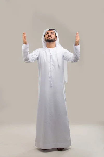Porträt Eines Arabischen Mannes Mit Kandora Einem Atelier — Stockfoto