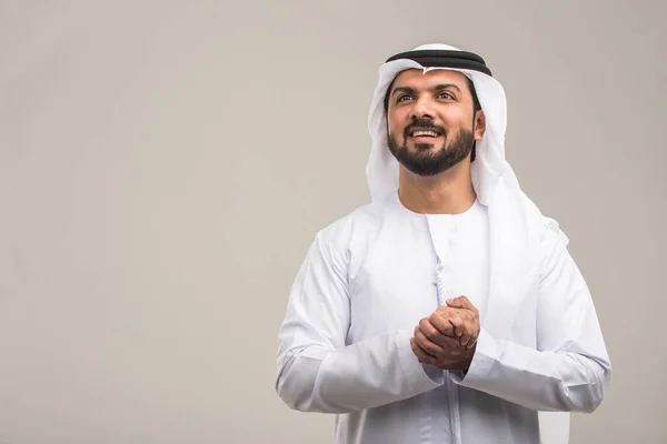 Portret Van Arabische Man Met Kandora Een Studio — Stockfoto