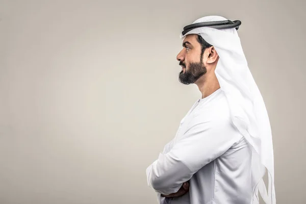 Potret Pria Arab Dengan Kandora Studio — Stok Foto