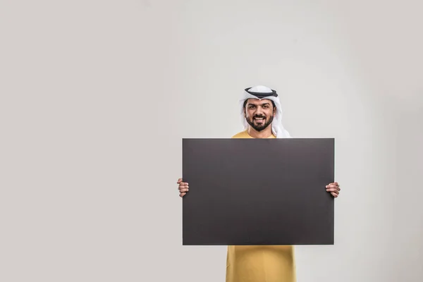 Portret Van Arabische Man Met Kandora Een Studio — Stockfoto