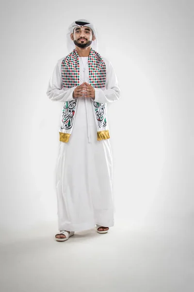 Retrato Homem Árabe Com Kandora Estúdio — Fotografia de Stock