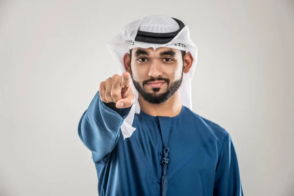 Portret Van Arabische Man Met Kandora Een Studio — Stockfoto