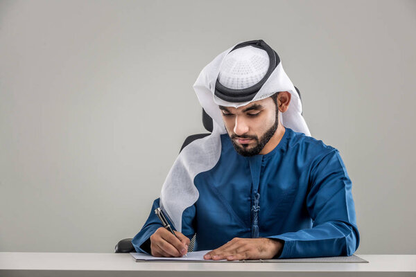 Portrait of arabic man with kandora in a studio