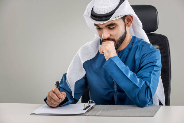 Portrait of arabic man with kandora in a studio