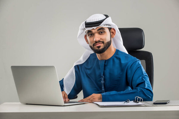 Portrait of arabic man with kandora in a studio