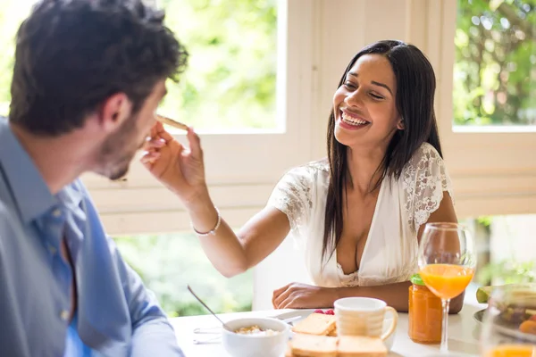 Pareja Feliz Desayunando Sano Casa Por Mañana Felices Momentos Pareja —  Fotos de Stock