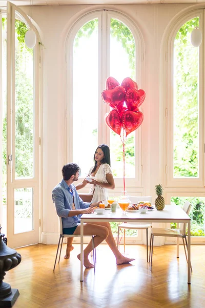 Pareja Feliz Desayunando Sano Casa Por Mañana Felices Momentos Pareja — Foto de Stock