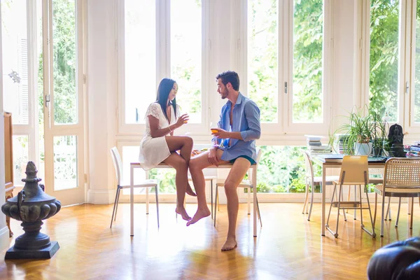 Casal Feliz Tomando Café Manhã Saudável Casa Pela Manhã Momentos — Fotografia de Stock