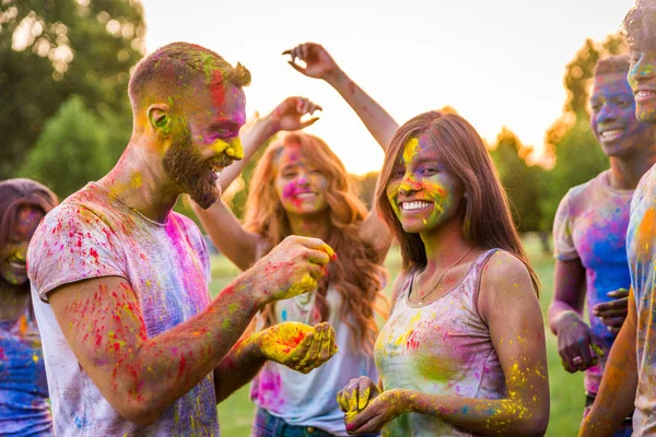 Group Happy Friends Playing Holi Colors Park Young Adults Having — Stock Photo, Image