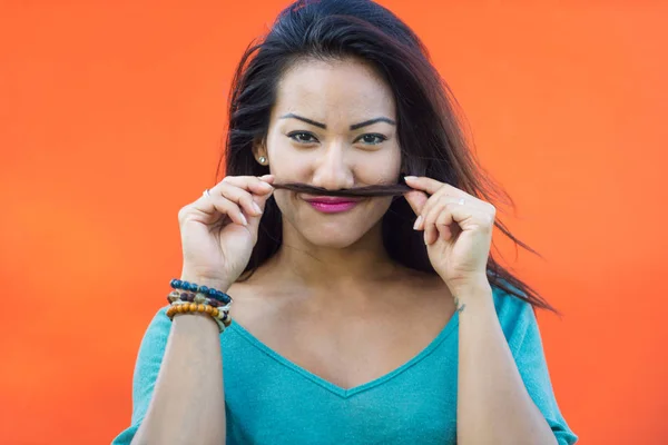 Jeune Fille Heureuse Sur Fond Coloré — Photo