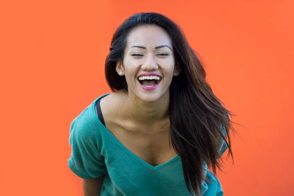 Jovem Menina Feliz Fundo Colorido — Fotografia de Stock