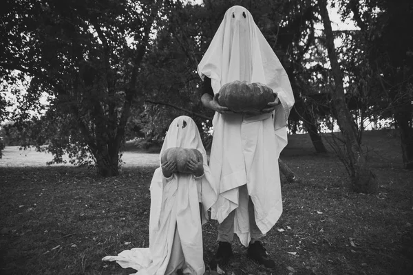 Father Son Playing Ghosts White Sheets Garden — Stock Photo, Image