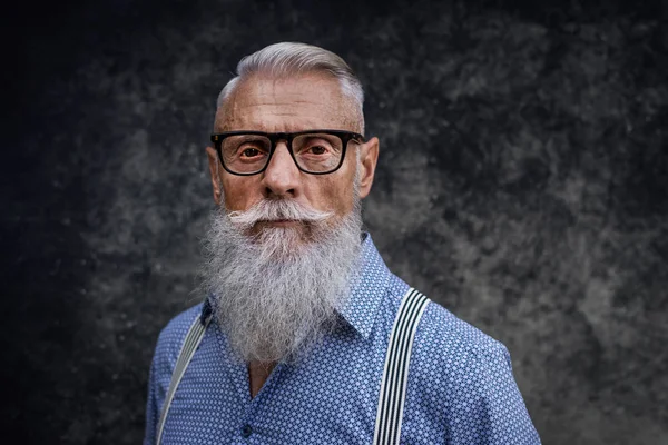 Retrato Hombre Mayor Guapo Hombre Joven Elegante Los Años Sesenta —  Fotos de Stock