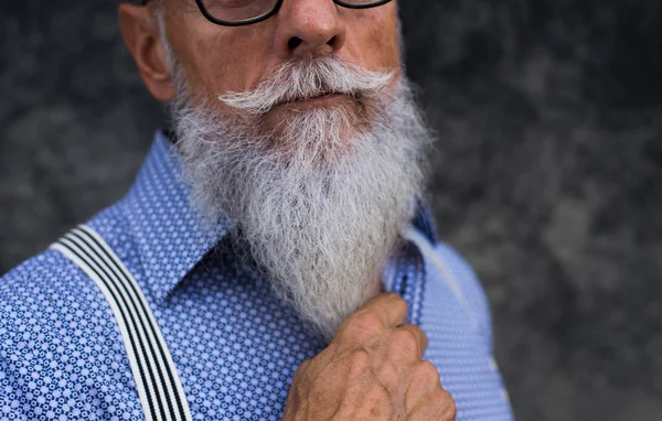 Stilig Senior Man Porträtt Ungdomlig Och Snygg Man Sixtiesna Begrepp — Stockfoto