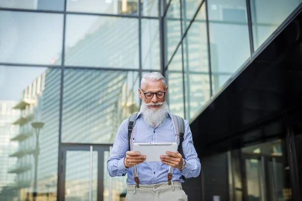 Stilig Senior Man Porträtt Ungdomlig Och Snygg Man Sixtiesna Begrepp — Stockfoto