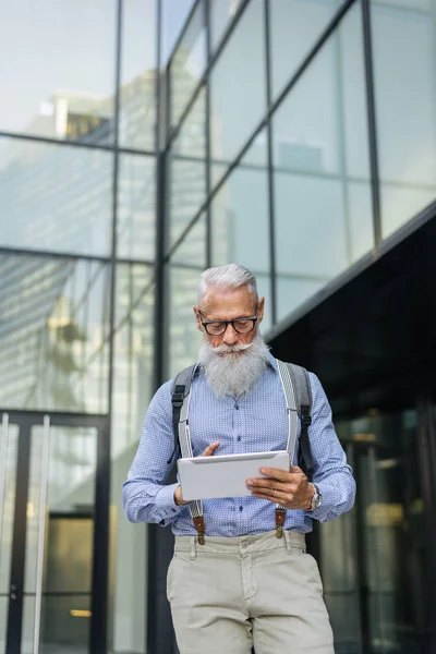 Stilig Senior Man Porträtt Ungdomlig Och Snygg Man Sixtiesna Begrepp — Stockfoto