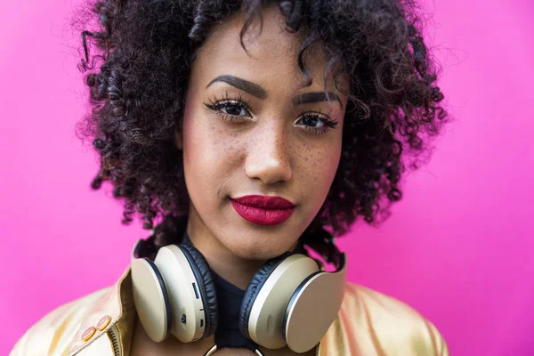 Retrato Una Hermosa Joven Afroamericana — Foto de Stock