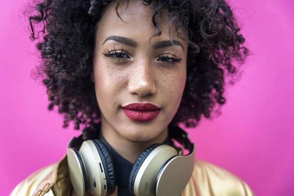 Retrato Una Hermosa Joven Afroamericana — Foto de Stock