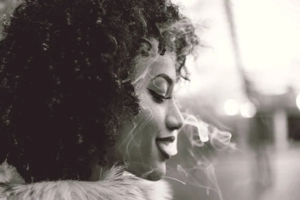 Retrato Una Hermosa Joven Afroamericana —  Fotos de Stock