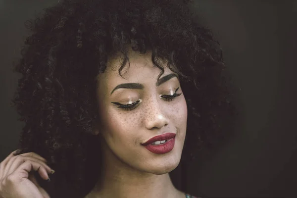 Portrét Mladé Ženy Krásné Afroamerican — Stock fotografie