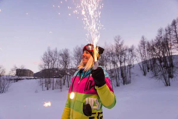 Happygirk Diverte Vacanza Invernale Giovane Donna Con Tuta Neve Che — Foto Stock