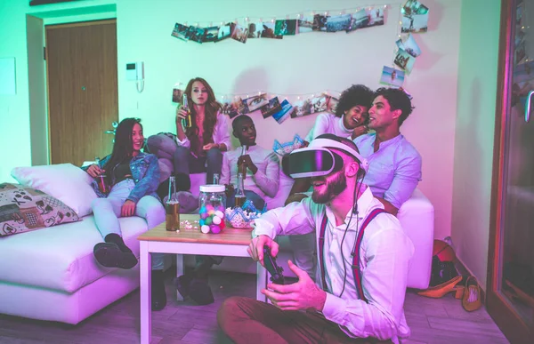 Grupo Jóvenes Celebrando Haciendo Fiesta Casa — Foto de Stock