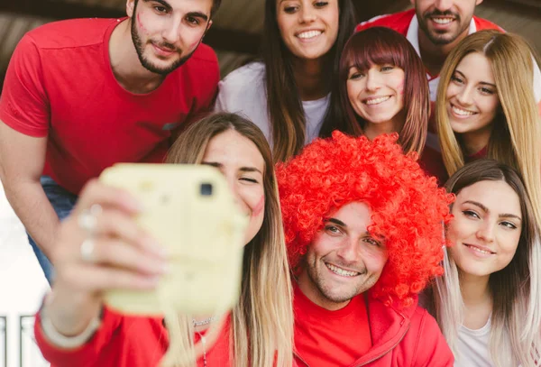 Voetbalsupporters Het Stadion Ventilators Van Voetbal Met Plezier Het Kijken — Stockfoto