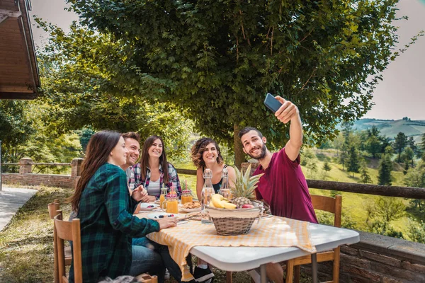 Happy Cheerful Group Friends Having Breakfast Farmhouse Young People Eating — Stock Photo, Image