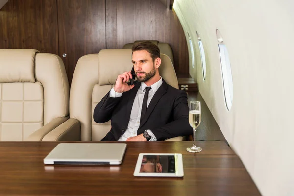 Empresario Trabajando Mientras Viaja Jet Privado Retrato Gente Negocios Tomando — Foto de Stock