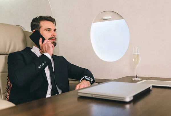 Empresario Trabajando Mientras Viaja Jet Privado Retrato Gente Negocios Tomando — Foto de Stock