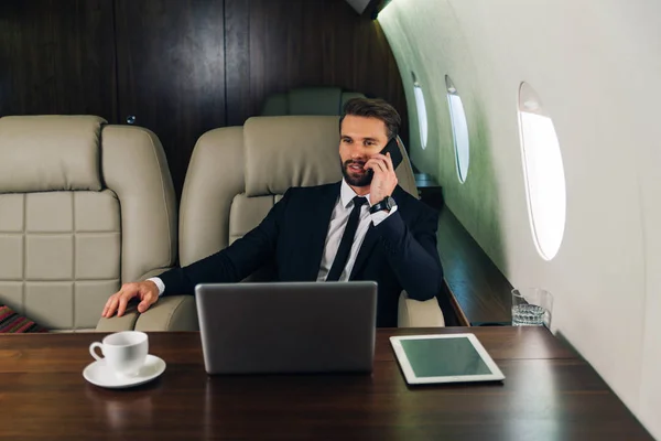 Empresario Trabajando Mientras Viaja Jet Privado Retrato Gente Negocios Tomando — Foto de Stock