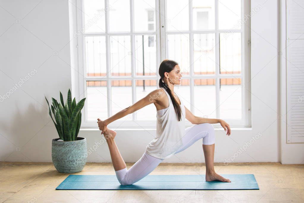 Ahtletic beautiful woman training at home - Young girl doing fitness in her apartment, concepts about fitness, sport and health