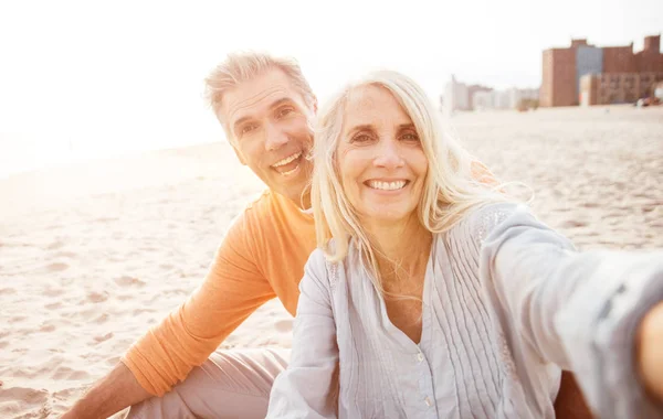 Lyckliga Senior Paret Tillbringa Tid Stranden Begrepp Kärlek Företräde Och — Stockfoto