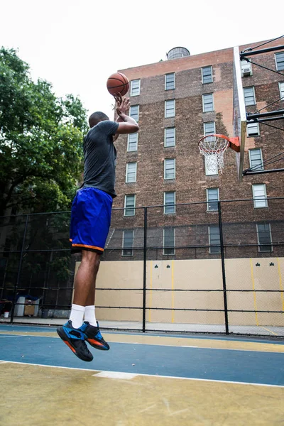 Basketballer Beim Training Auf Einem Platz New York City — Stockfoto