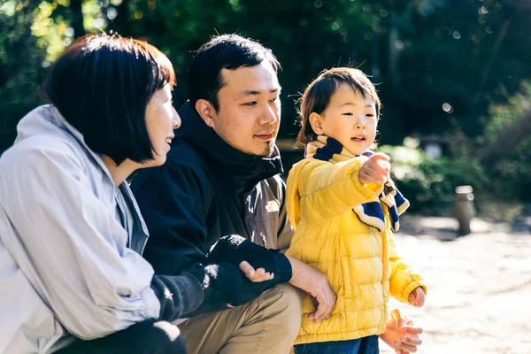 Feliz Brincalhão Família Japonesa Parque Tóquio — Fotografia de Stock