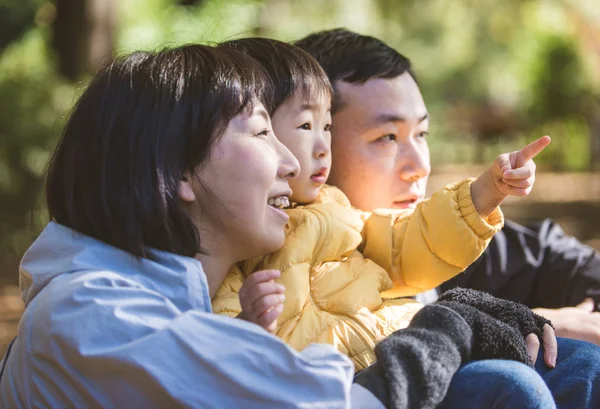 Familia Japonesa Feliz Juguetona Parque Tokio — Foto de Stock