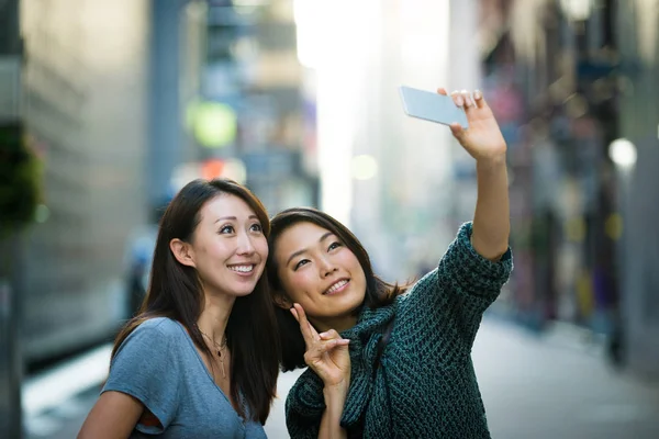 Two Girlfriends Meeting Outdoors Having Fun Japanese People Bonding Tokyo — Stock Photo, Image