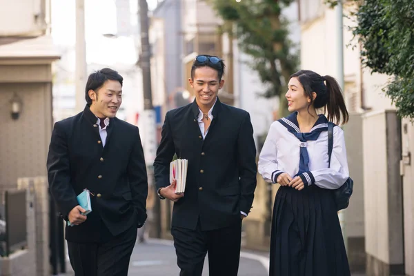 Yung Ιάπωνες Φοιτητές Σχολείο Ομοιόμορφη Συγκόλληση Υπαίθρια Ομάδα Της Ασίας — Φωτογραφία Αρχείου