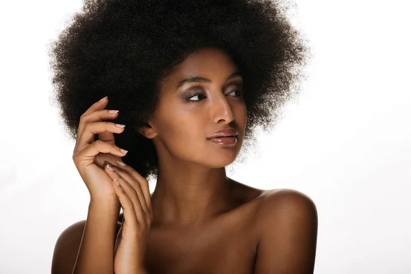 Retrato Una Mujer Afroamericana Bonita Estudio Para Una Sesión Belleza — Foto de Stock