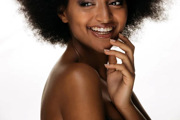 Portrait Jolie Afro Américaine Dans Studio Pour Une Séance Beauté — Photo