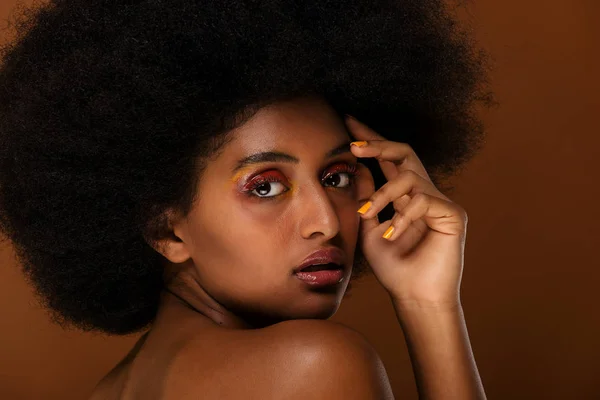 Portrait Jolie Afro Américaine Dans Studio Pour Une Séance Beauté — Photo