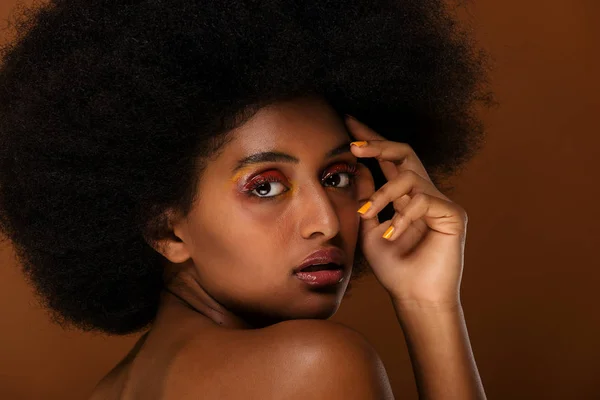 Retrato Una Mujer Afroamericana Bonita Estudio Para Una Sesión Belleza — Foto de Stock