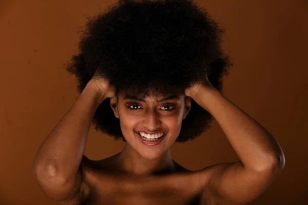Retrato Mulher Afro Americana Bonita Estúdio Para Uma Sessão Beleza — Fotografia de Stock