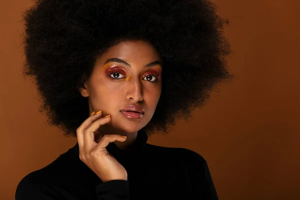 Retrato Una Mujer Afroamericana Bonita Estudio Para Una Sesión Belleza — Foto de Stock