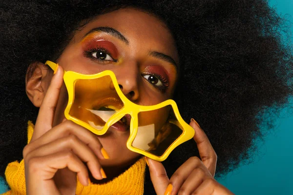 Retrato Una Mujer Afroamericana Bonita Estudio Para Una Sesión Belleza — Foto de Stock