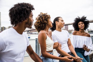 Zaman togeher New York'ta harcama arkadaş grubu