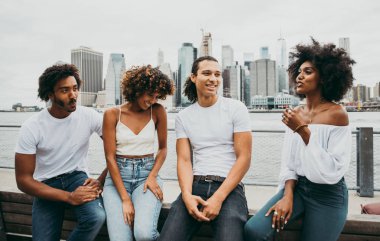 Zaman togeher New York'ta harcama arkadaş grubu