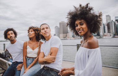 Zaman togeher New York'ta harcama arkadaş grubu