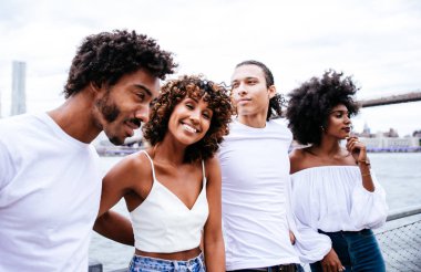 Zaman togeher New York'ta harcama arkadaş grubu