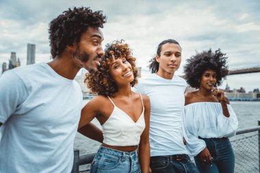 Zaman togeher New York'ta harcama arkadaş grubu